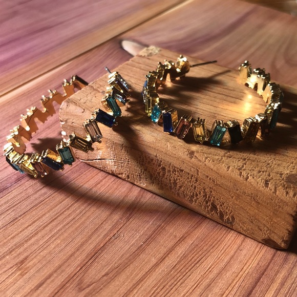 🌿Crystal Hoops! - Picture 4 of 6